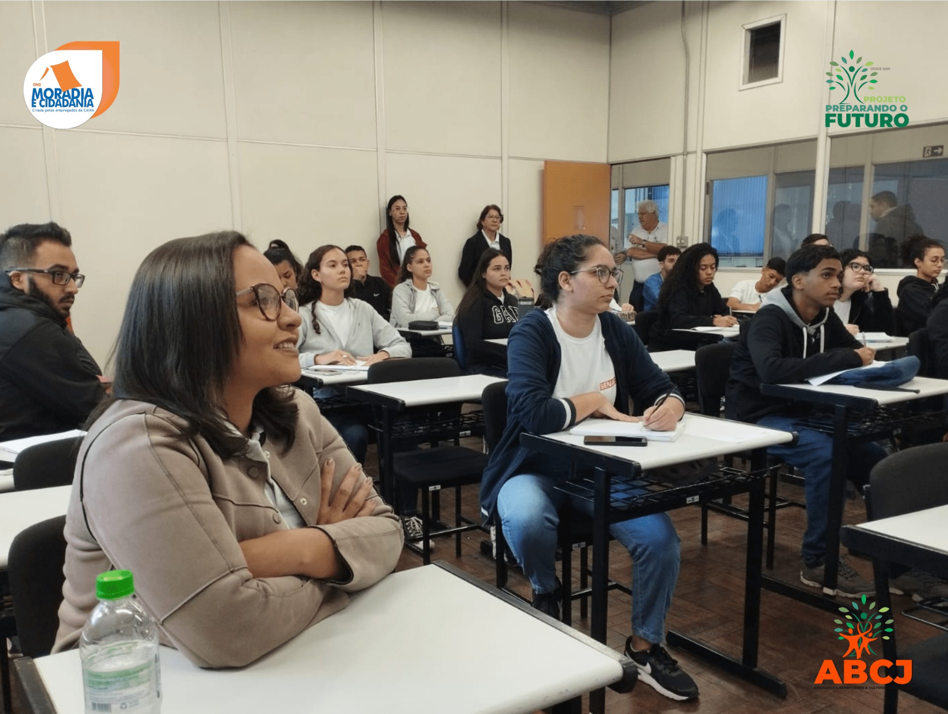 Ex-aluno João inspira estudantes da ABCJ com palestra sobre estágio